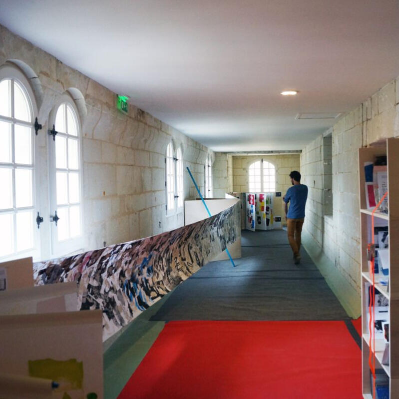 Vue de la troisième exposition, Bande d'hygiène — couloir de l'Atelier 1(101)