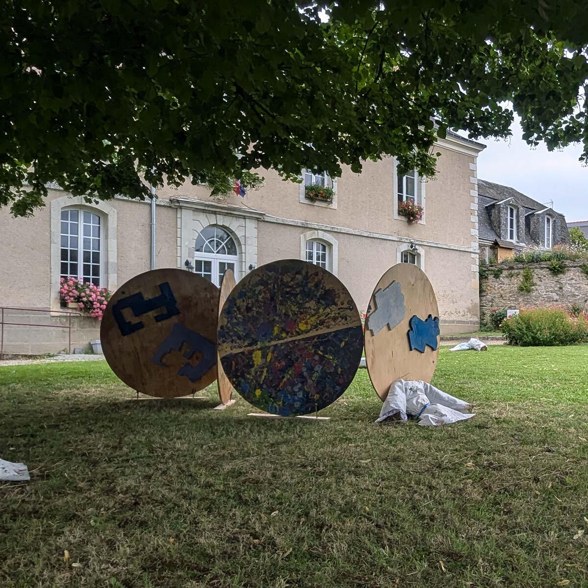 Vue d'exposition — Parc de la mairie de Daon (53)
